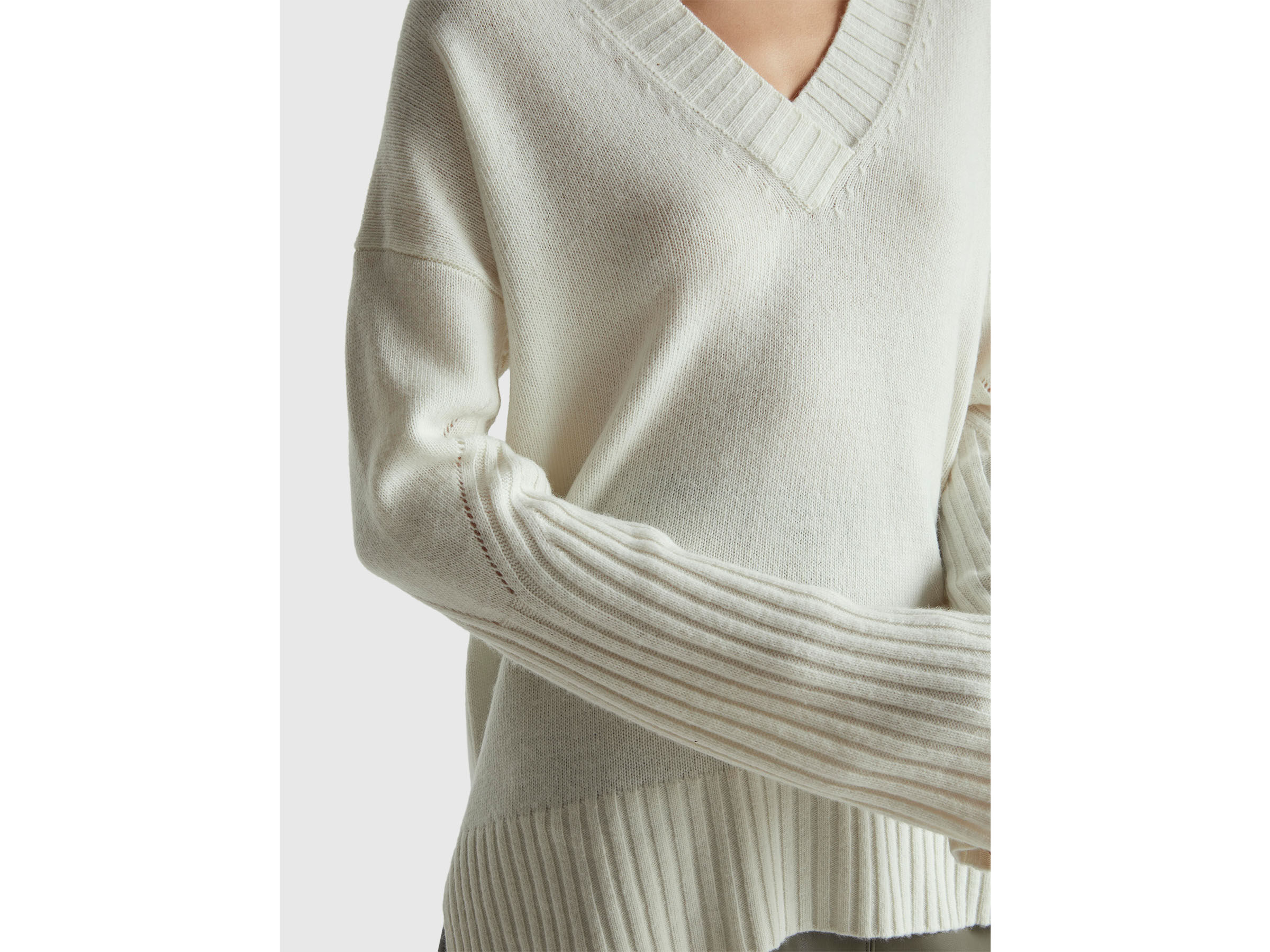 V NECK SWEATER L/S Women image number 4